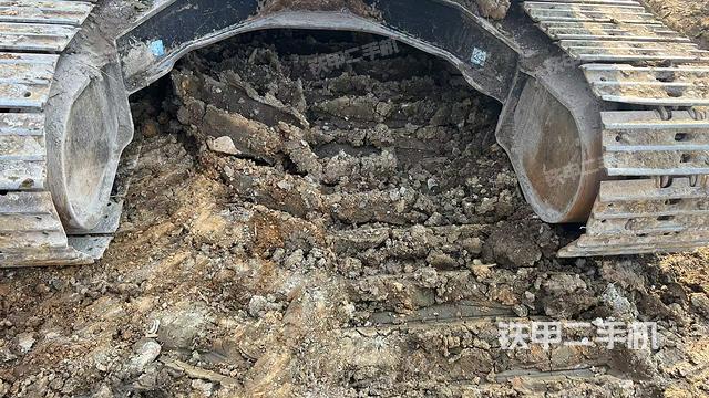 轉(zhuǎn)盤和下車架正前(工作和回轉(zhuǎn)裝置) 轉(zhuǎn)盤和下車架正前(工作和回轉(zhuǎn)裝置)