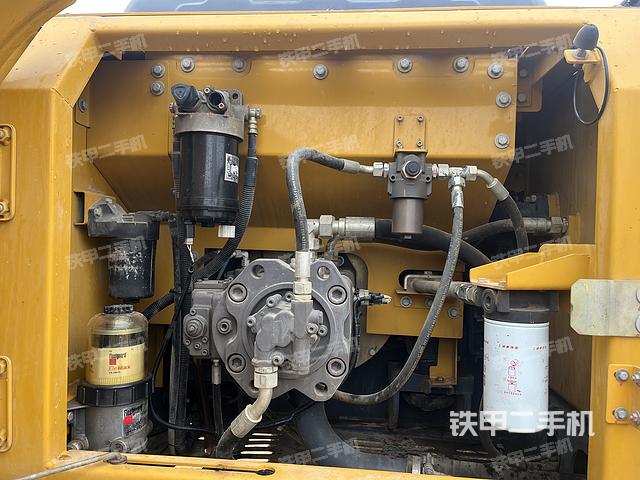 液壓泵艙室正面整體（整機(jī)外觀）