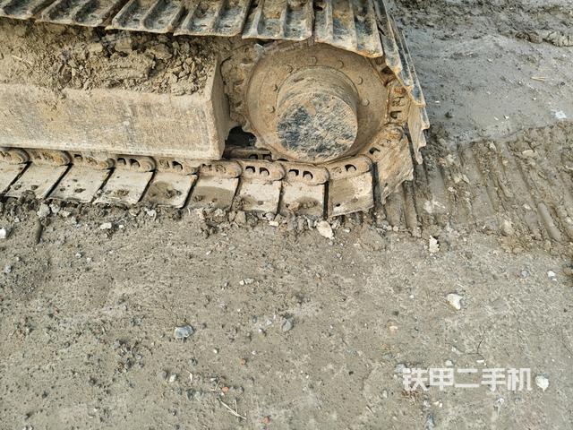 左驅(qū)動輪（行走機構(gòu)）