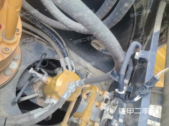 中央回轉(zhuǎn)接頭特寫（上車部件）