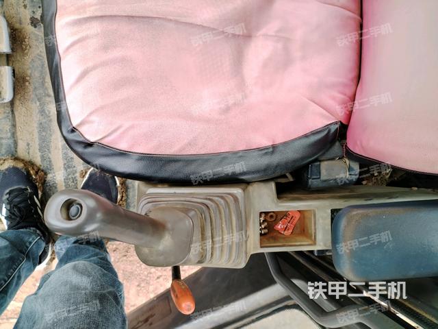 座椅左側控制臺/音響/含左手柄（駕駛室部分）