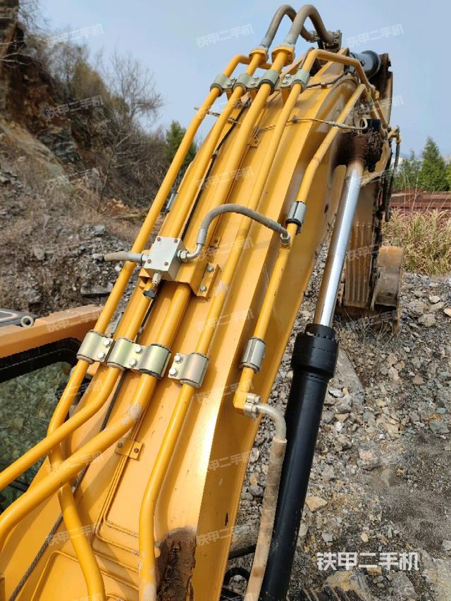 大臂背部俯视（工作和回转装置）