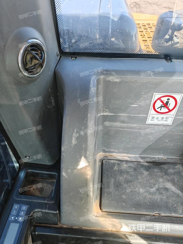 后窗玻璃角標(biāo)（駕駛室部分）