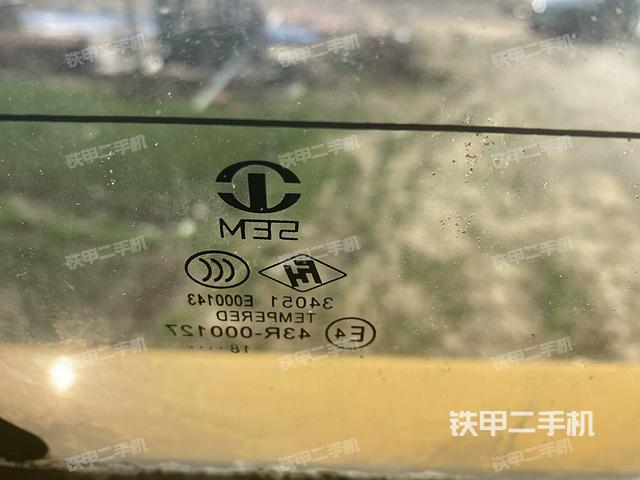 玻璃角標(推土機駕駛室) 玻璃角標(推土機駕駛室)