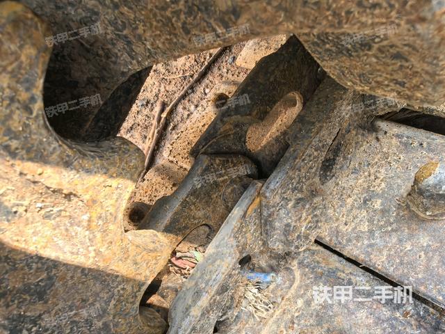 右驅(qū)動輪（行走機(jī)構(gòu)）