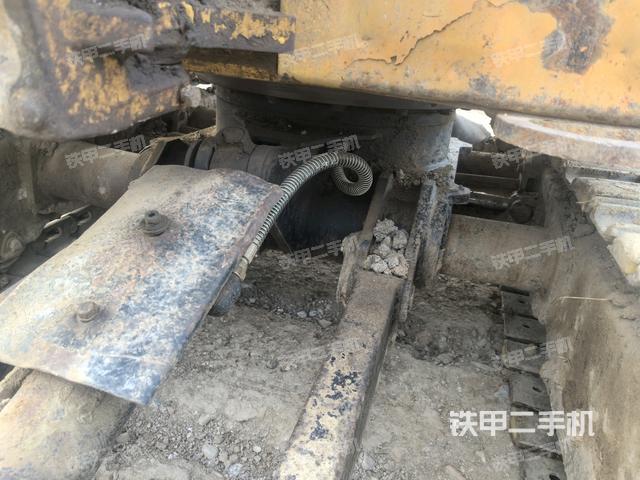 轉(zhuǎn)盤和下車架正前（工作和回轉(zhuǎn)裝置）