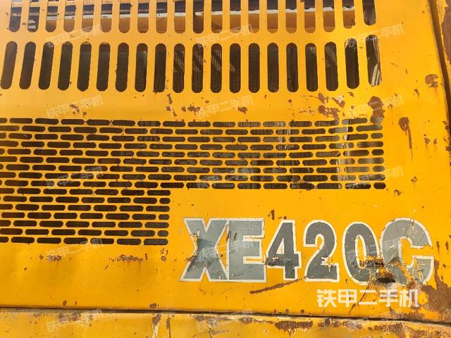 散熱器正面(大件艙室) 散熱器正面(大件艙室)