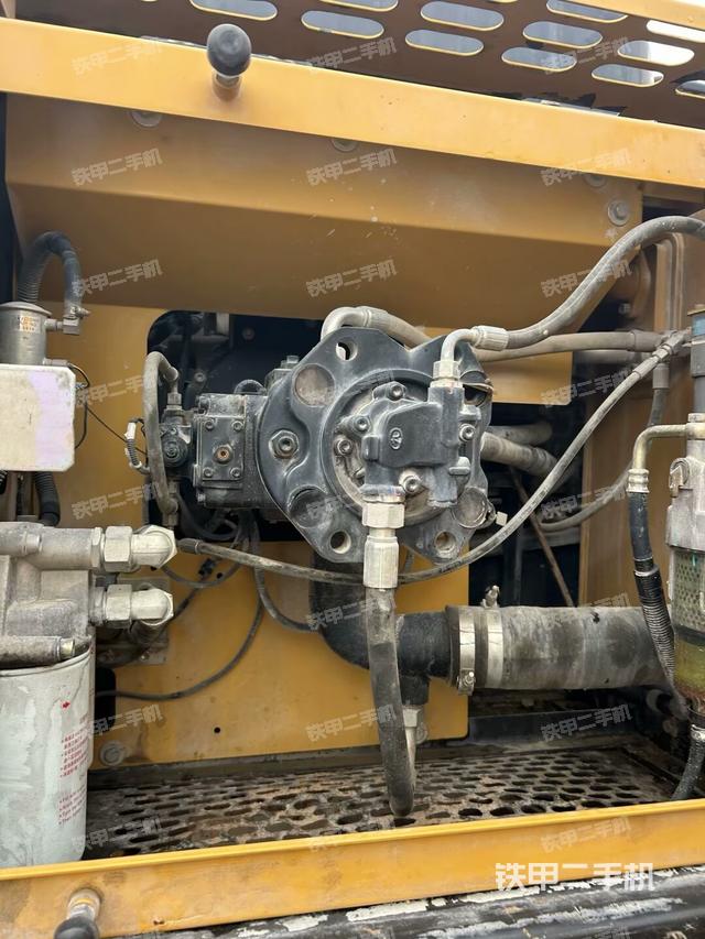 液壓泵斜45?左（大件艙室）