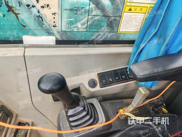 座椅右侧控制台/钥匙门/油门/含右手柄（驾驶室部分）