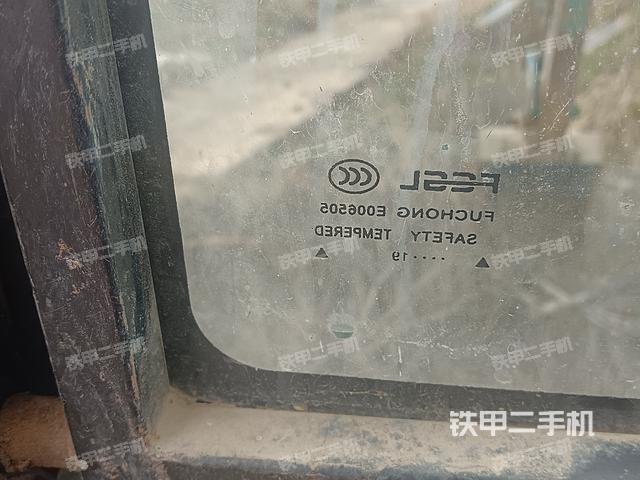 驾驶室顶部（整机外观）