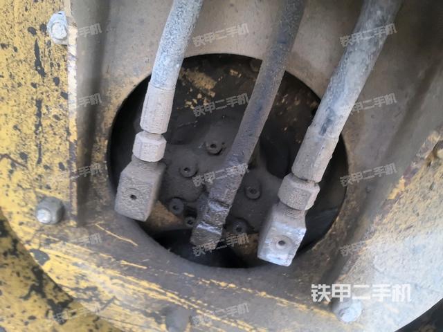 前輪右側(cè)減震塊連接及部件（壓路機(jī)前后車架）