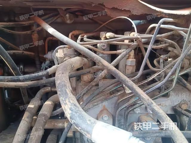 回轉(zhuǎn)馬達和主控閥（整機外觀）