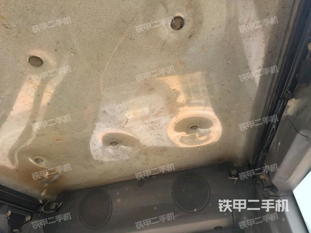 行走控制手柄和踏板?俯拍(駕駛室部分) 行走控制手柄和踏板?俯拍(駕駛室部分)