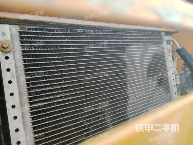 散熱器正面(大件艙室) 散熱器正面(大件艙室)