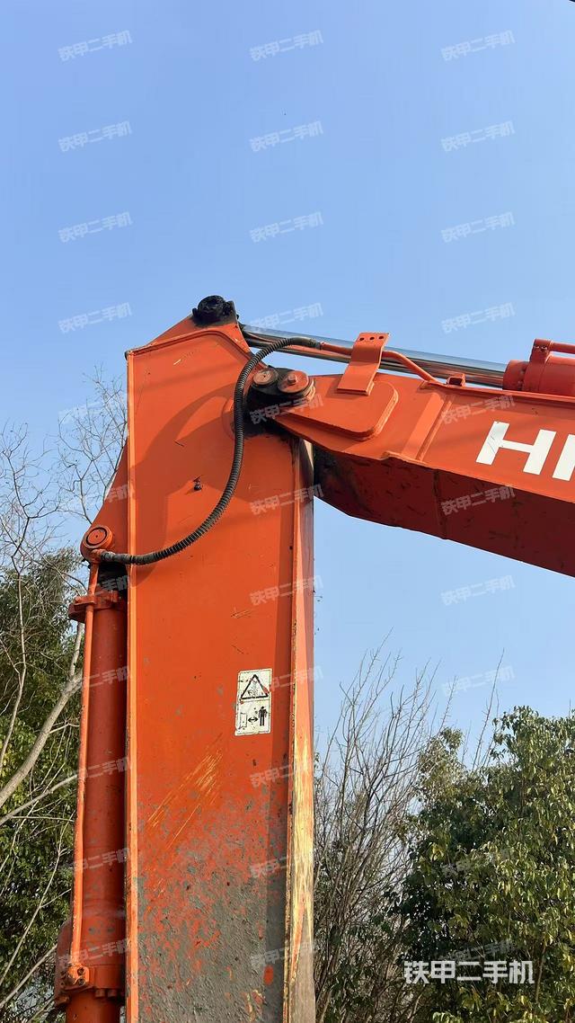 小臂整體左后(工作和回轉(zhuǎn)裝置) 小臂整體左后(工作和回轉(zhuǎn)裝置)