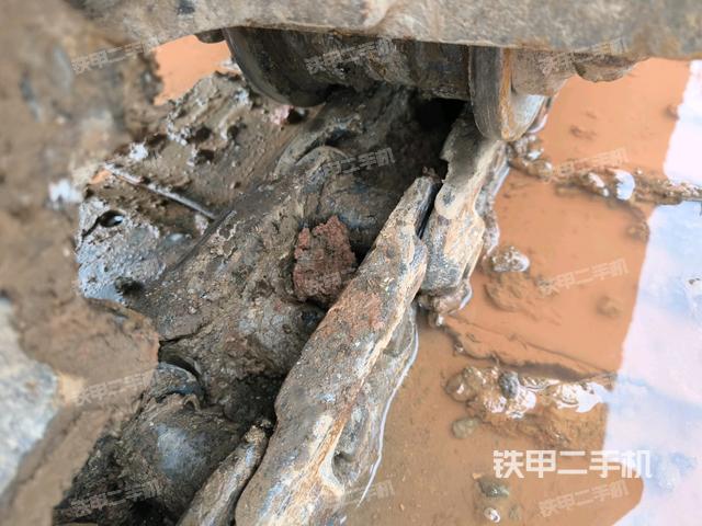 單側(cè)履帶整體(整機外觀) 單側(cè)履帶整體(整機外觀)