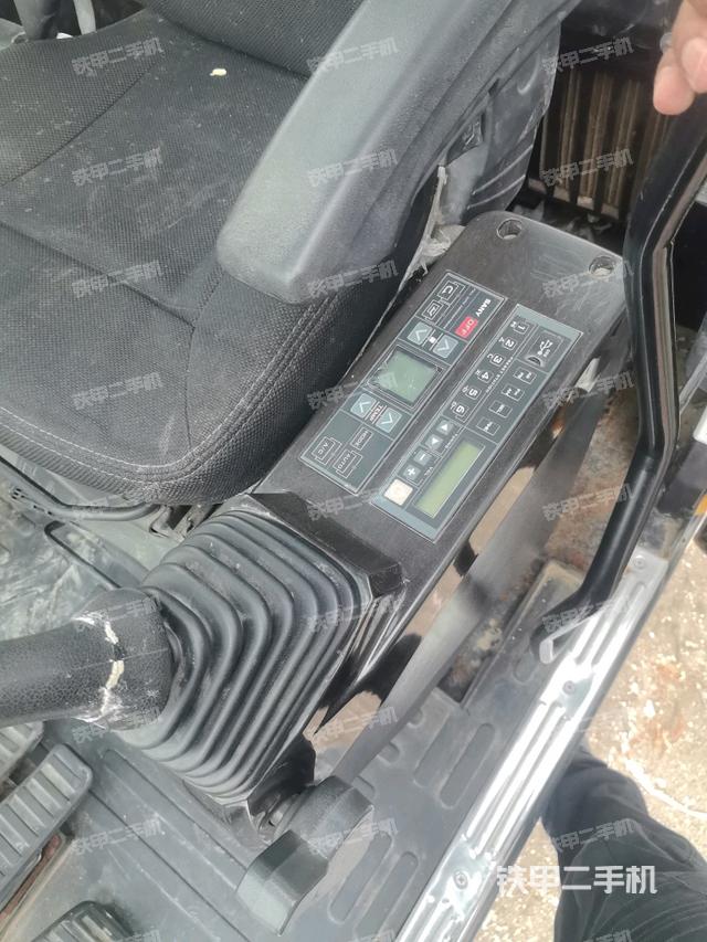 座椅左側(cè)控制臺/音響/含左手柄（駕駛室部分）