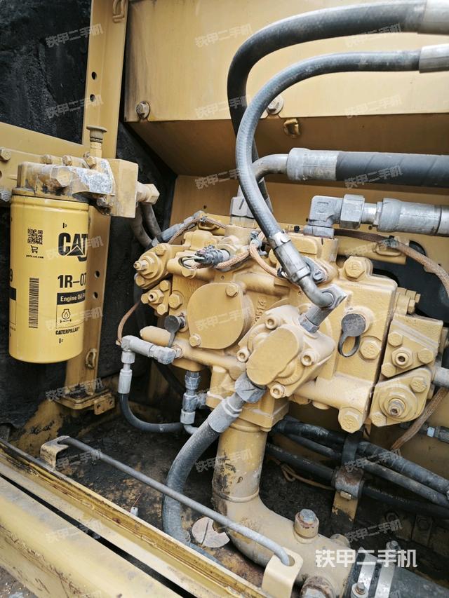 液壓泵艙室正面整體（整機(jī)外觀）