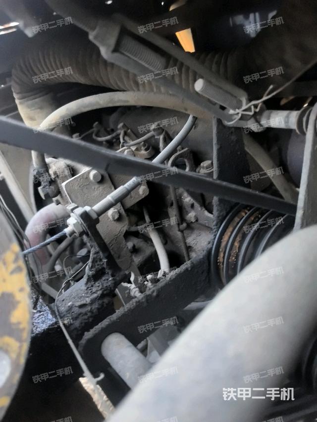 發(fā)動機(jī)左側(cè)全景（壓路機(jī)發(fā)動機(jī)艙）