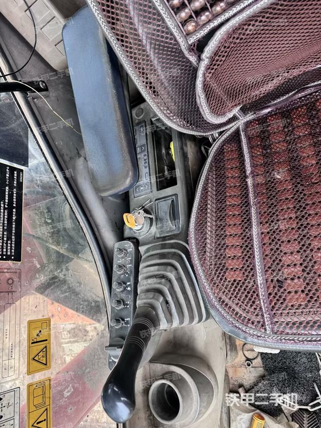 座椅右側(cè)控制臺/鑰匙門/油門/含右手柄（駕駛室部分）