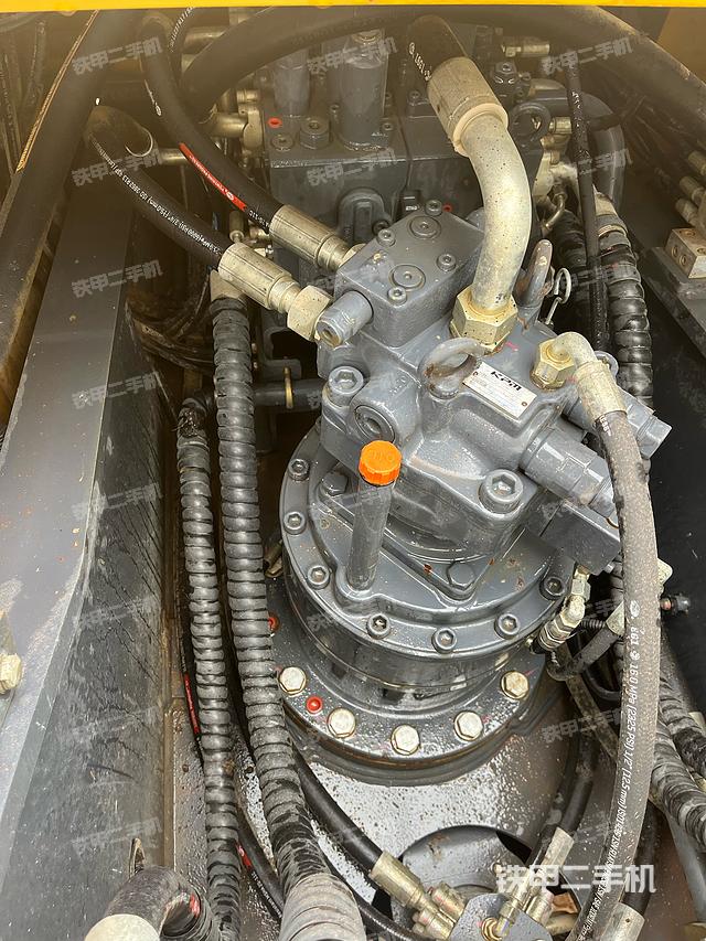 回轉(zhuǎn)馬達(dá)和主控閥（整機(jī)外觀）