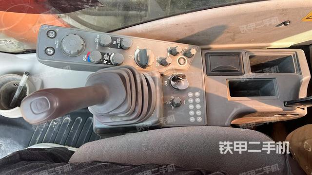 座椅右側(cè)控制臺/鑰匙門/油門/含右手柄(駕駛室部分) 座椅右側(cè)控制臺/鑰匙門/油門/含右手柄(駕駛室部分)