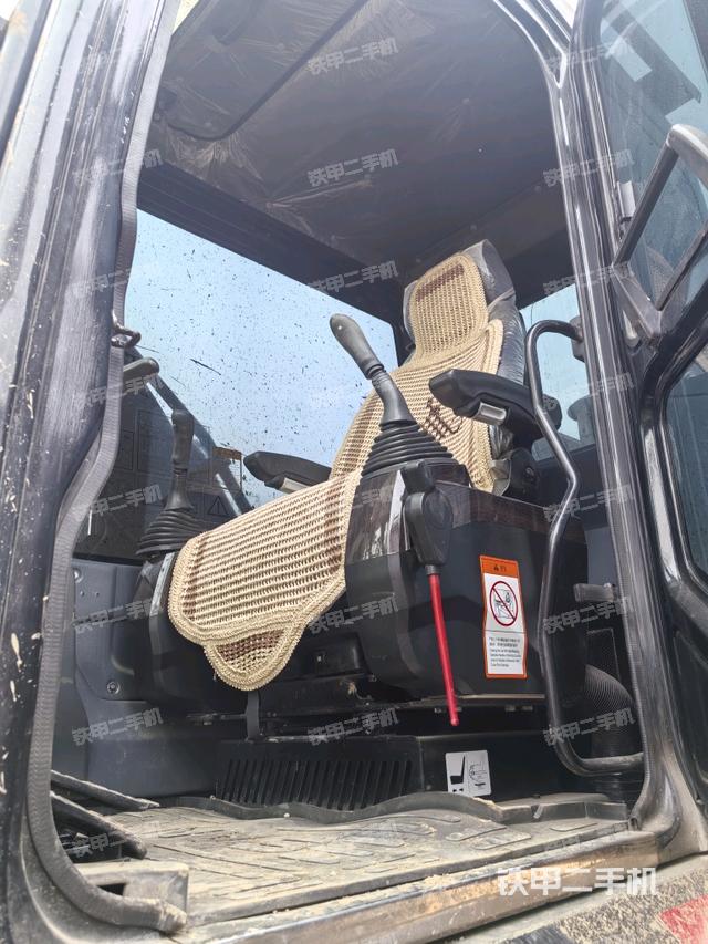 駕駛室整體（整機(jī)外觀）