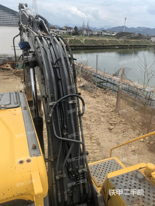 大臂背部俯視（工作和回轉(zhuǎn)裝置）