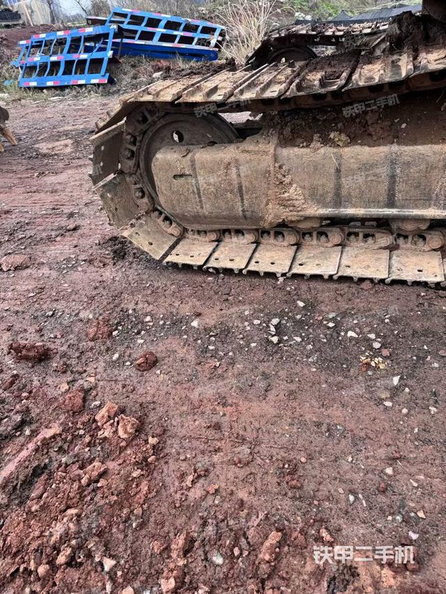 左驅(qū)動輪（行走機構(gòu)）