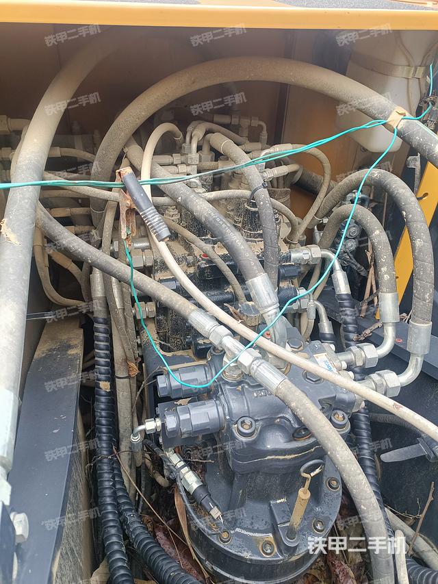 回转马达和主控阀（整机外观）