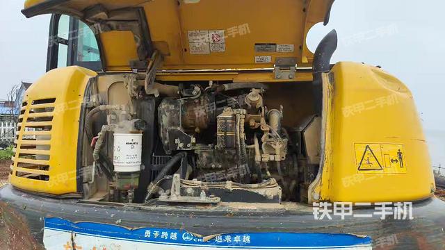 液壓泵艙室正面整體(整機(jī)外觀) 液壓泵艙室正面整體(整機(jī)外觀)