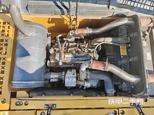 發(fā)動(dòng)機(jī)室（上車(chē)部件）