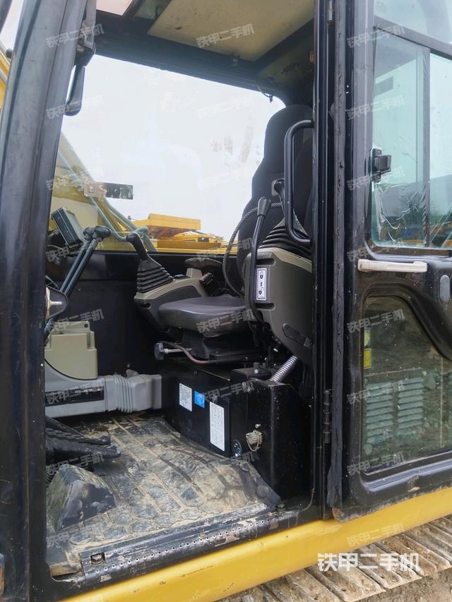 后窗玻璃角標（駕駛室部分）