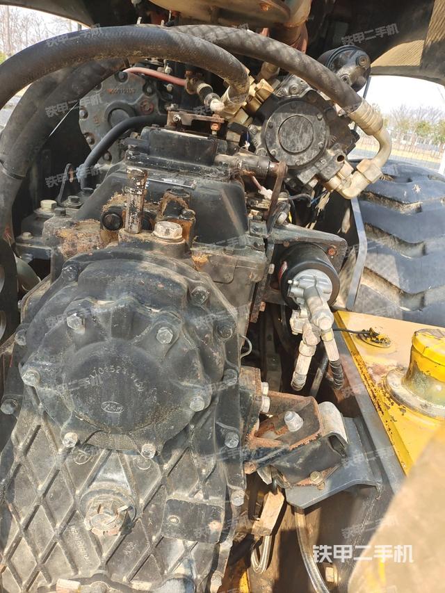 發(fā)動機艙全景（壓路機發(fā)動機艙）