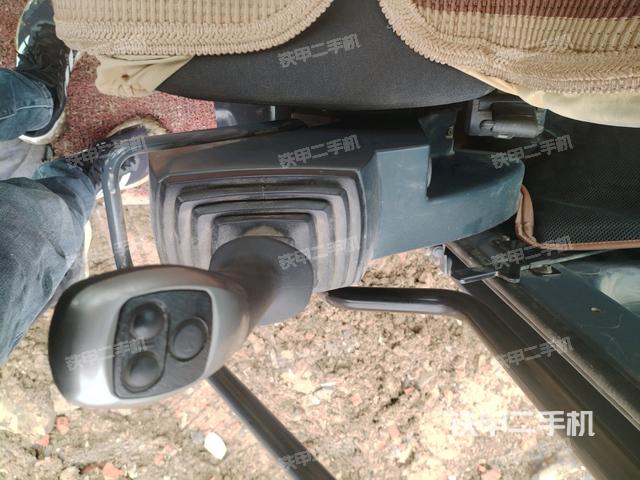 座椅左側(cè)控制臺/音響/含左手柄（駕駛室部分）