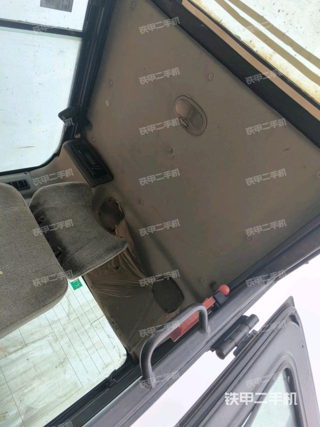 駕駛室整體(整機外觀) 駕駛室整體(整機外觀)