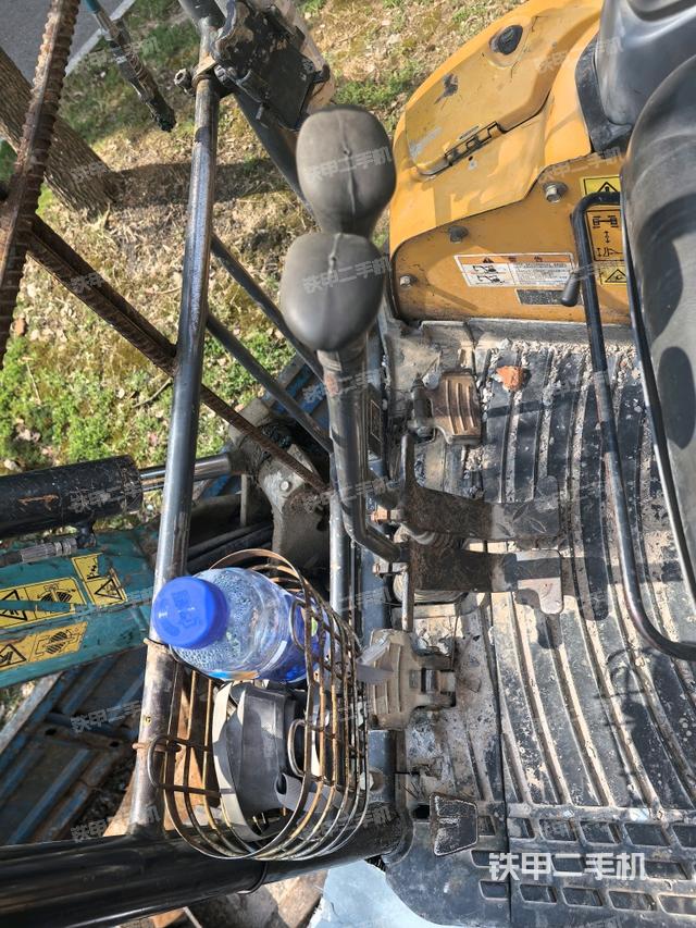 后窗玻璃角標(biāo)（駕駛室部分）