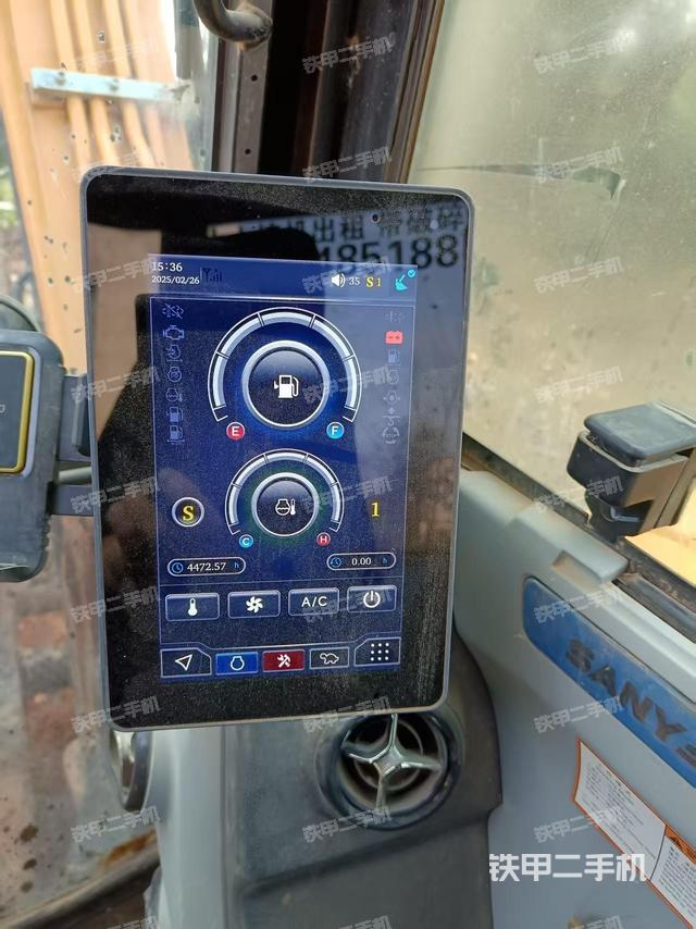 駕駛室整體(整機(jī)外觀) 駕駛室整體(整機(jī)外觀)
