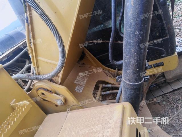 大臂根部?斜視(工作和回轉(zhuǎn)裝置) 大臂根部?斜視(工作和回轉(zhuǎn)裝置)