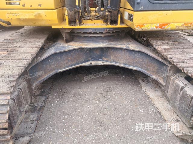 轉(zhuǎn)盤和下車架正前（工作和回轉(zhuǎn)裝置）