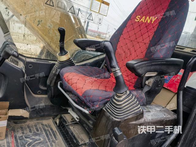 駕駛室整體（整機外觀）