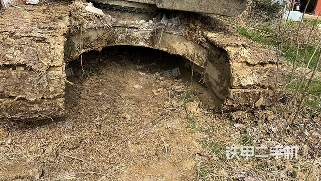 轉盤和下車架正前(工作和回轉裝置) 轉盤和下車架正前(工作和回轉裝置)