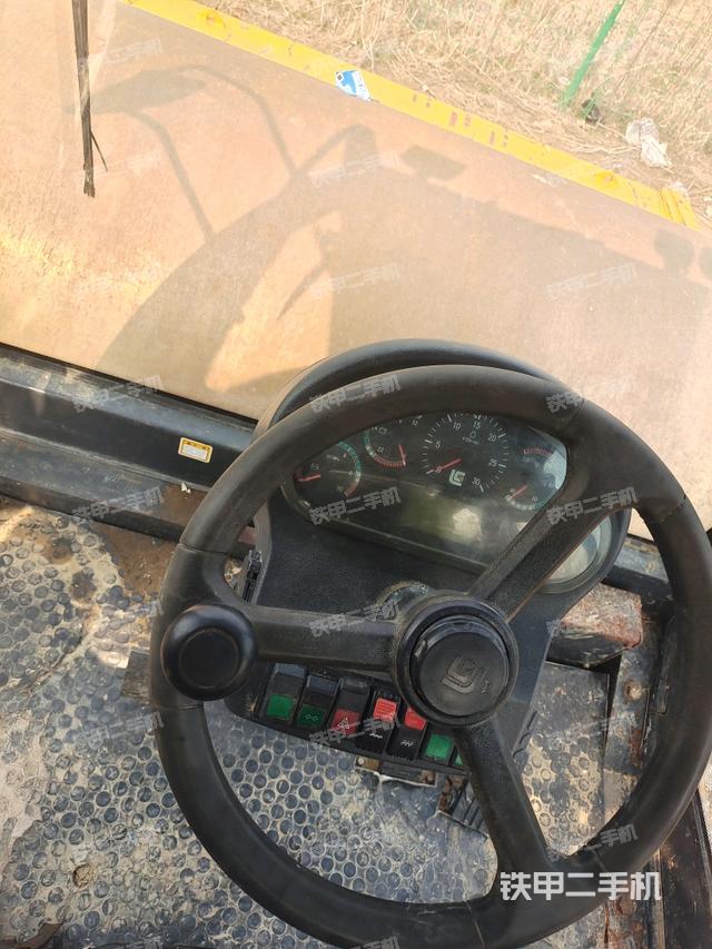 后玻璃角標（壓路機駕駛室）