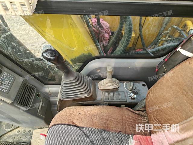 座椅右側(cè)控制臺/鑰匙門/油門/含右手柄（駕駛室部分）