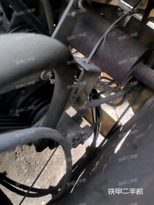 發(fā)動機(jī)艙液壓泵全景（壓路機(jī)發(fā)動機(jī)艙）