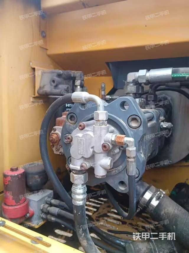 液壓泵艙室正面整體（整機(jī)外觀）