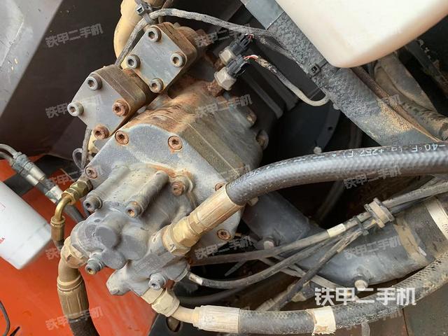 液壓泵艙室正面整體（整機(jī)外觀）