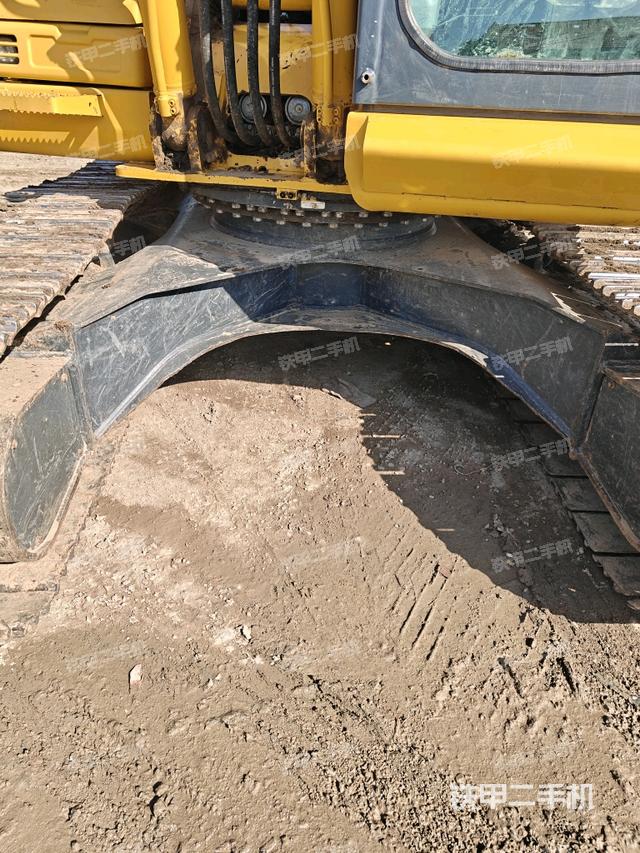 轉(zhuǎn)盤(pán)和下車(chē)架正前（工作和回轉(zhuǎn)裝置）