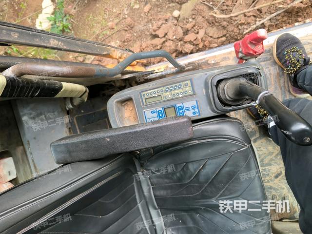 座椅左側(cè)控制臺/音響/含左手柄（駕駛室部分）