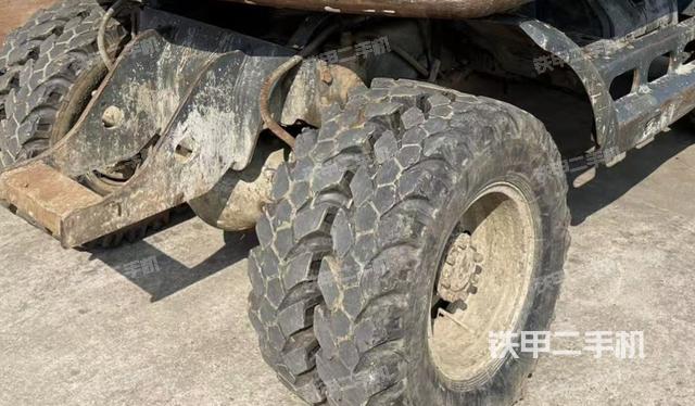 轉(zhuǎn)盤和下車架正前（工作和回轉(zhuǎn)裝置）